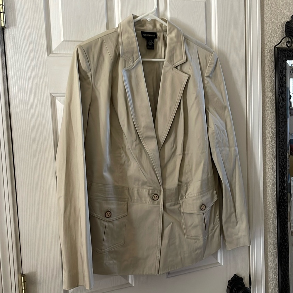 Practically new women’s 14/16 blazer